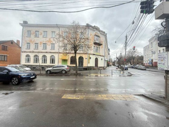 Здається комерційне приміщення в центрі міста з окремим входом, фасадне, добре переглядається з доро