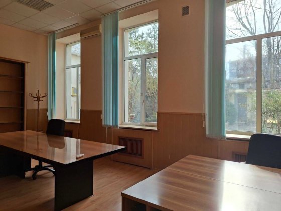 Офіс 29м2. ТЦ Дім та Інтер'єр. Центр. Б/п паркування. Світло 24/7