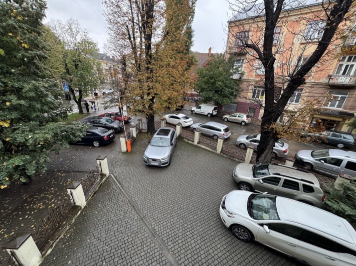 Здається окрема будівля 388 кв 3 поверха - фото 1