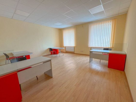 Здам офіси від 3000 грн плюс світло, район ЗАЗ Чернигов