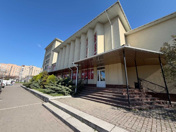 Приміщення вільного призначення в центральній частині міста - фото 1