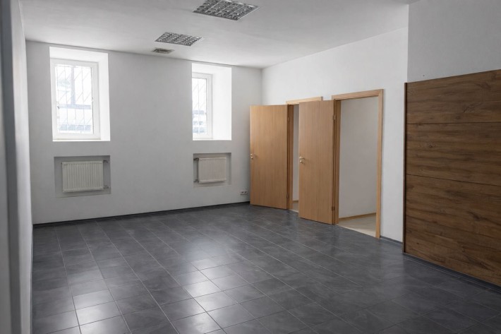 Оренда цокольного приміщення 75 м² у центрі Києва - фото 1