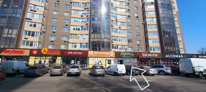 Магазин в центрі міста 142м2. - фото 1