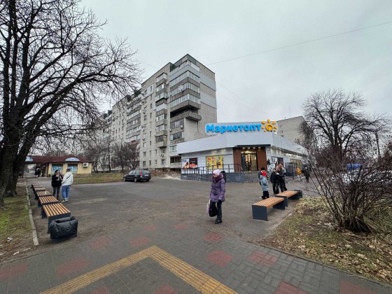 Приміщення в спальнику біля продуктового магазину Черкассы