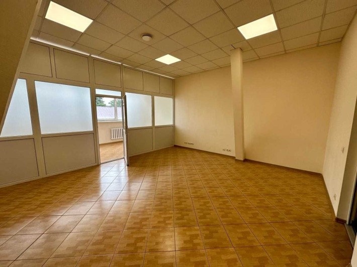 Офіс в БЦ, 2 кабинети, площа 55 кв.м, генератор, метро Дорогожичі - фото 1