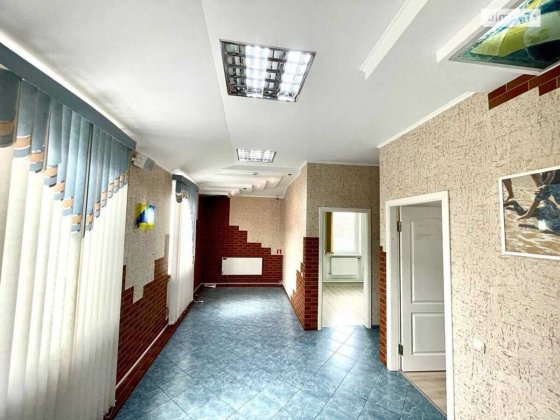 Здається в оренду комерційне приміщення. 5 приміщень, 77 квадратів. Центр міста, поруч вежа Козицько Вінниця