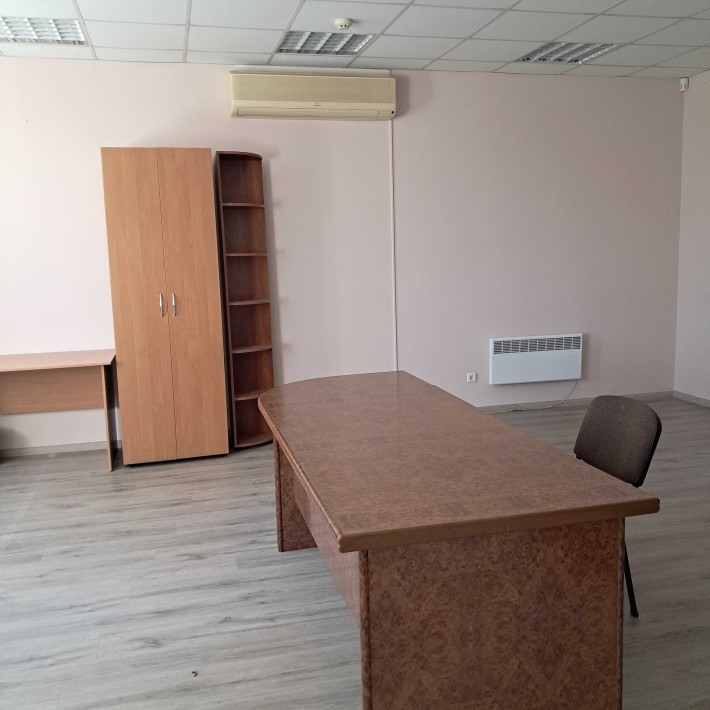 Оренда - офіси від 25 м. Резервне живлення. Паркування. М Вокзальна-10 хв. Від власника - фото 1