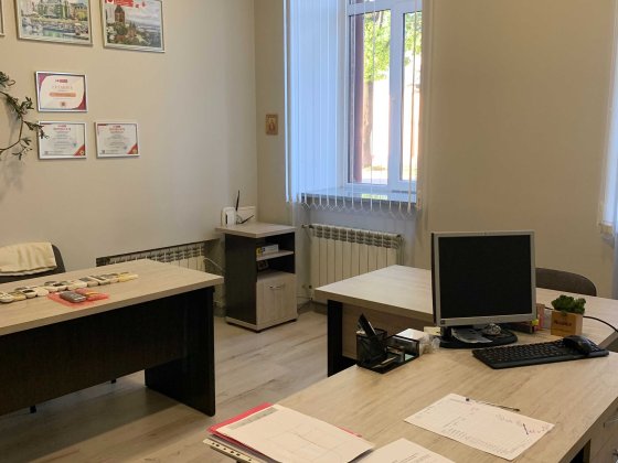 Оренда кабінету з меблями в закритому офісному приміщенні в центрі. Запоріжжя