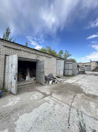 Сдам склад 246 м2 ул. Злуки лев.б. р-н авторынка/салон Ford - фото 1