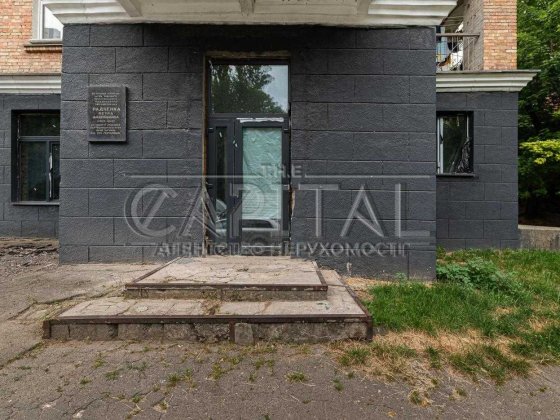 Фасадне приміщення за навигіднішою ціною.Вул. Петра Раденка  Під ресторан або відділенн пошти витяка