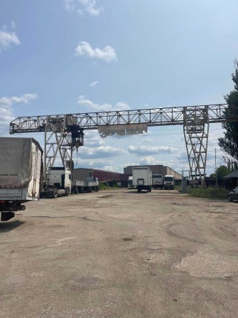 Сдам в аренду підкранову площу 2000 м. кв . офіс 20 м. кв., кран козловий 25т - фото 1
