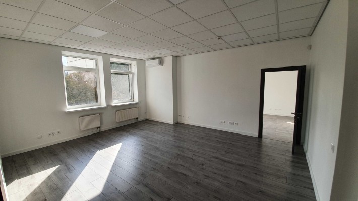 Офіс 190 м2. Метро Політехнічний Інститут 7 хв (550 м). Н/Ф. Без % - фото 1