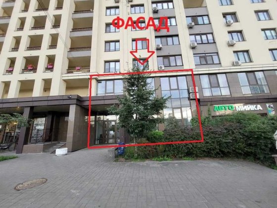 Фасадне приміщення 241,1 м² у ЖК “Венеція”. Вітрини, ремонт, окремий вхід — формат під офіс або пред