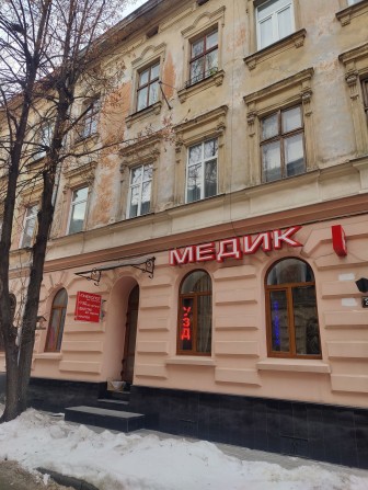 Оренда Центр вул.Куліша Фасад двері+3 вікна,ремонт,ц 990 у.о - фото 1