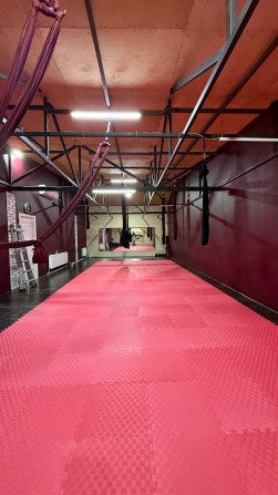 Аренда спортивного зала почасово - фитнес, йога, танцы, пилатес - фото 1