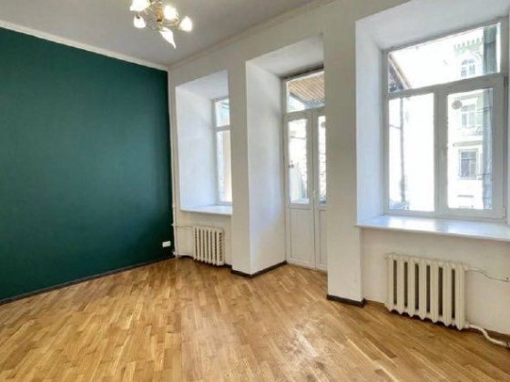Здається в суборенду окрема кімната в шоурумі в самому центрі Києва