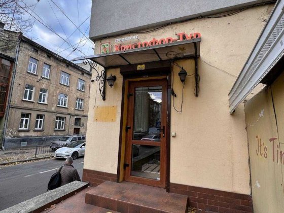 Оренда комерційного фасадного приміщення 40м2 вул. Героїв УПА Львов