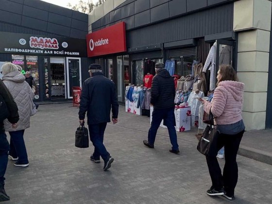 Оренда Фасад 11.5 м2 Вихід з Метро Святошин перед зупинками,зав.Антонова ,Водафон Київ