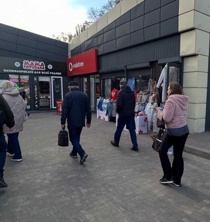 Оренда Фасад 11.5 м2 Вихід з Метро Святошин перед зупинками,зав.Антонова ,Водафон - фото 1