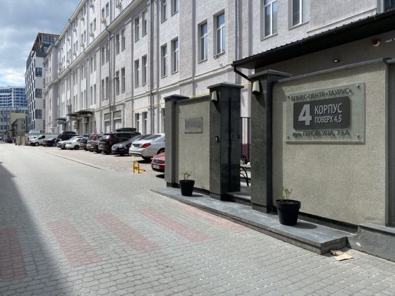 Здаються приміщення на вул. Героїв УПА 73 під офіси у бізнес-центрі Львов
