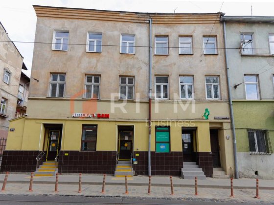 Приміщення 108 м2 з фасадним входом за вул. Б. Хмельницького Львів