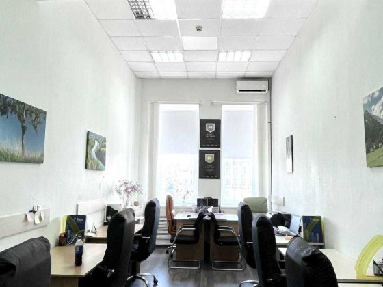 Cвітло завжди є! Офіс 28 м². метро Хрещатик та Майдан. Бізнес-центр!