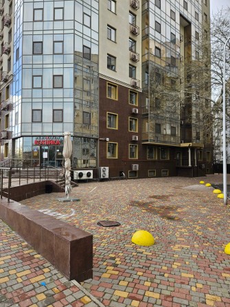 Офис,салон  78кв.м ул.Малиновского\11 Жемчужина. Без комиссии. - фото 1