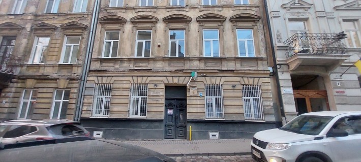 Нежитлова будівля в оренду в центрі Львова на 14 кабінетів, 488,7 м2. - фото 1