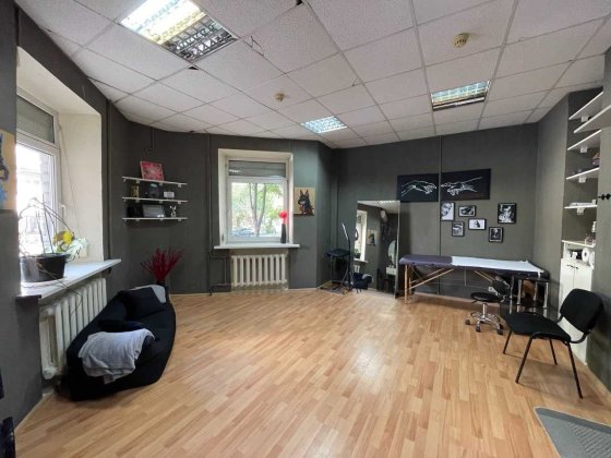 Сдам отличный офис 26,4 кв.м. 1-й этаж. Центр города Днепр