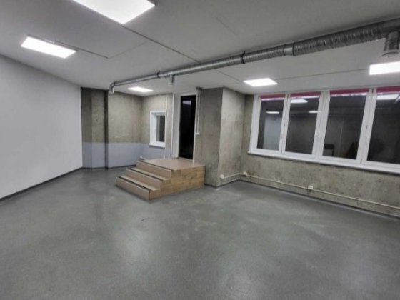 Цоколь з вікнами та ремонтом.  Вул. Срібнокільська  1 . Метро Позняки