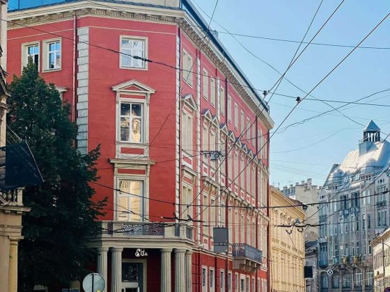 ТОП локація! Фасадне приміщення в центрі, початок вул. Гнатюка Львів