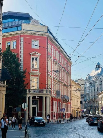 ТОП локація! Фасадне приміщення в центрі, початок вул. Гнатюка - фото 1