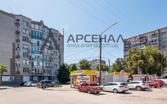 Оренда фасадного приміщення 174 м² у центрі Олександрівського району - фото 1