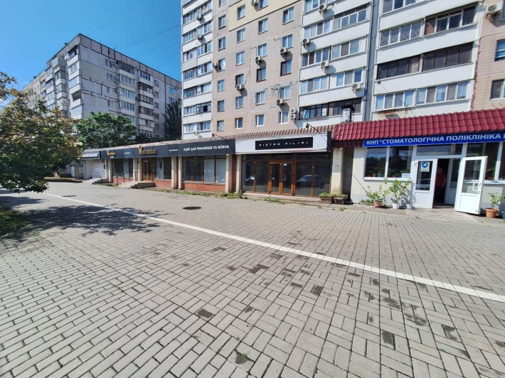 Оренда приміщення 160 м² з панорамними вітринами — вул. Шкільна - фото 1