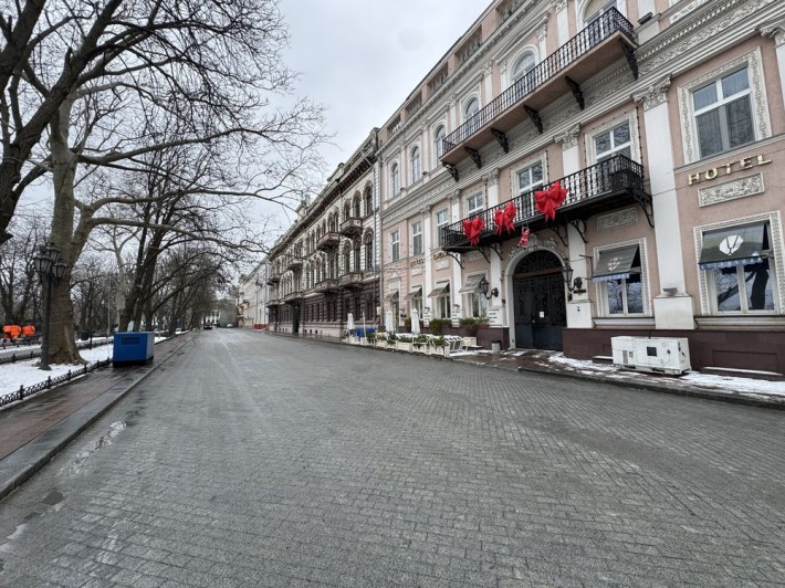 Сдам фасадную коммерцию в Центре Города на Приморском Бульваре - фото 1