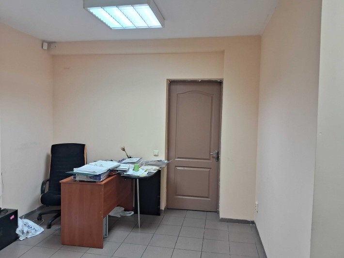 Сдам офис  центр города (р-н Цума) общей пл.18 кв.м , цена  5450 грн. - фото 1