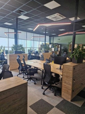 Офіс 564 м.кв. Пр-т Степана Бандери 16Б Оболонський район метро Почайна Без% - фото 1