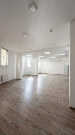 Оренда приміщення 230 м² з вільним плануванням — вул. Лупиноса, 22 (Без комісії) - фото 1