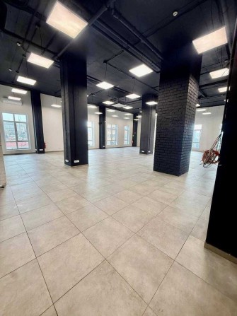 Аренда офиса 340 м²  ЖК «Loft White»  ул. Ломаная 18  Вид на Успенский сквер - фото 1