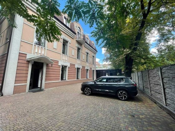 БЕЗ% окрема будівля 360м 9сот Жилянська Галицька Площа генератор