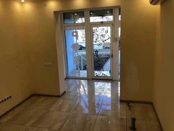 Аренда 55м2 фасадное помещение Королева.Таирово Одеса