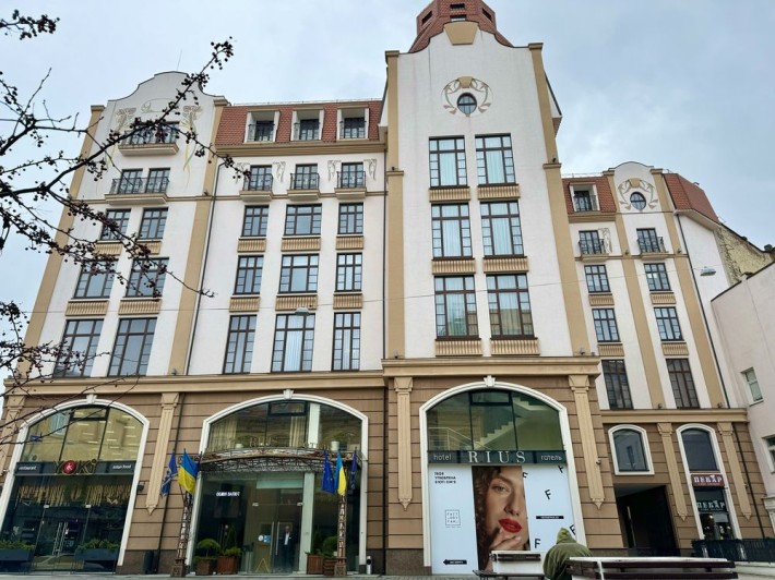 ОФіс в БЦ 900 (м2) на вул. Гнатюка - фото 1