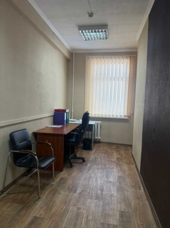 Власник! Без комісії! Здам офіс 11 м2 в бізнес центрі, метро Лівобережна 5 хв, вул.Сверстюка - фото 1