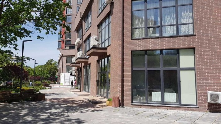 приміщення на фасаді 50 м², ЖК Manhattan. Філатова. Під салон краси, магазин тощо. - фото 1