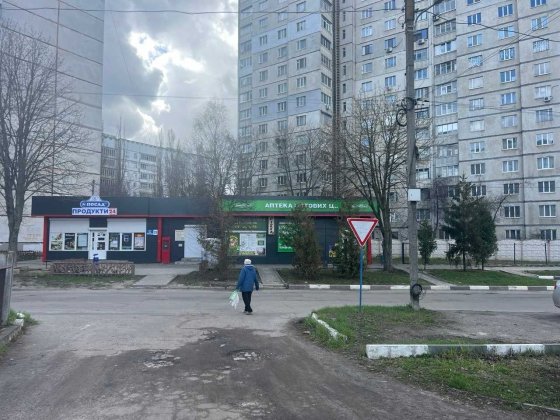 Сдам свое помещение в торговом комплексе на роганском Ж/М по улице Луи Пастера 318