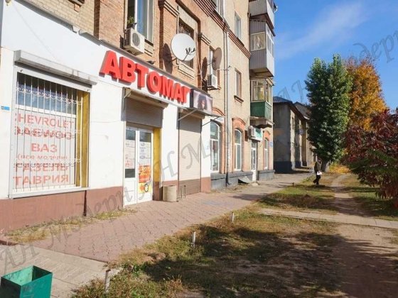 Фасадний магазин недалеко від ТРК Французький бульвар