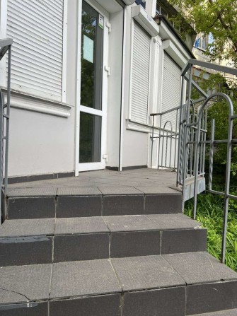 Сдам коммерческое помещение Ильфа и Петрова 20000 тыс гривен торг - фото 1