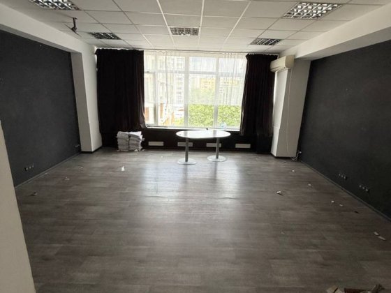 Здам офіс з презентабельним входом в 2 хвилинах від метро Наукова
