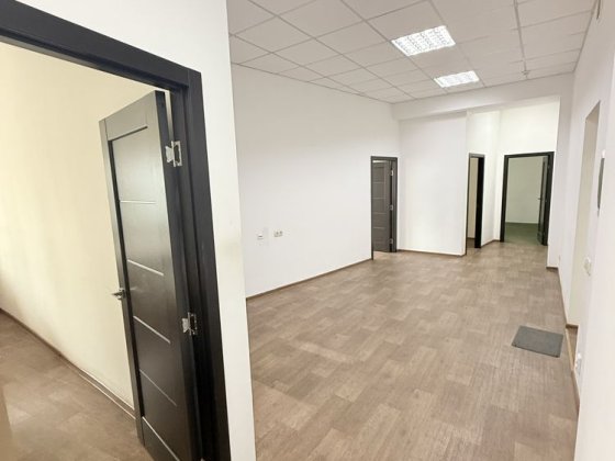 Здам офіс з 5 окремих кабінетів у сучасному БЦ в 2 хвилинах від метро