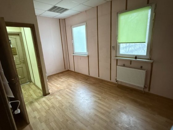 Теплий  cвітлий кабінет  в медичному центрі на 2 поверсі  на вул .Корольова .